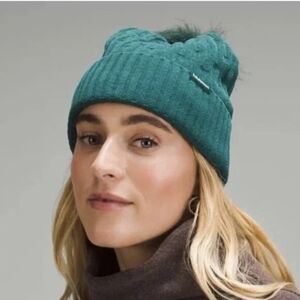 Lululemon Athletica Teal Knit Beanie